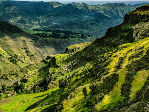 Grün-blaue Berge in Äthiopien